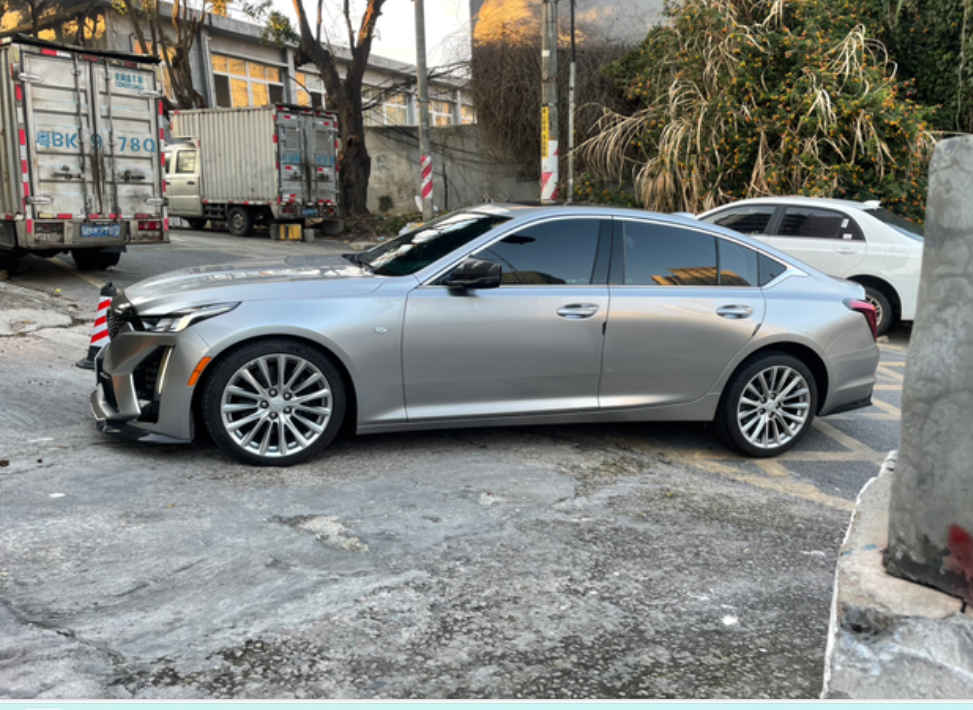 开了2年的ct5，高速通勤目前2万多公里。车的外观改装件还算有很多选择，动力可玩