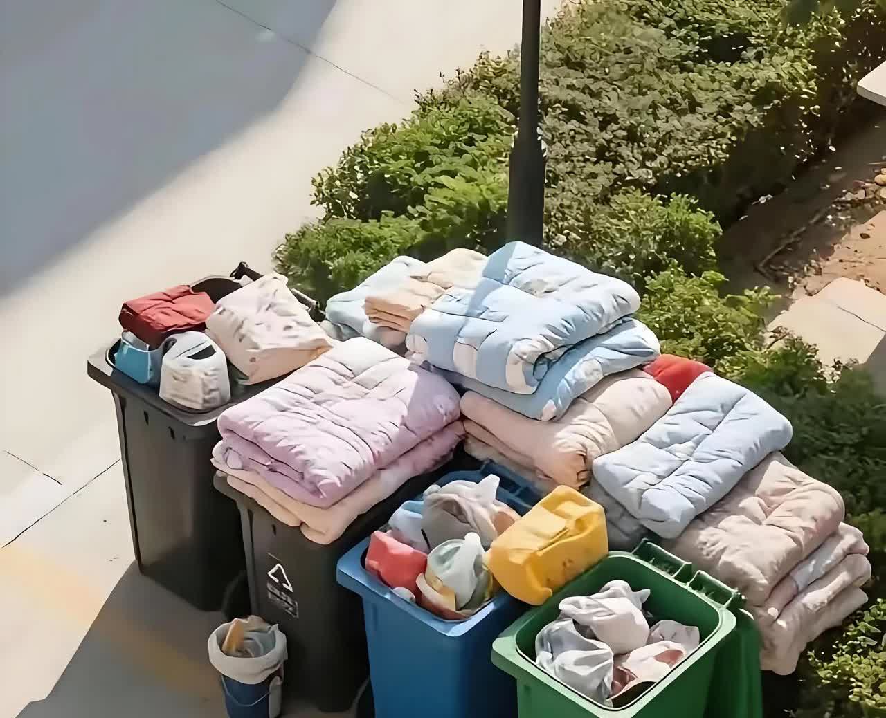 今天村里发生了件让人气氛的事！一男子在外面有了新欢，回家就铁了心要和老婆离婚。他