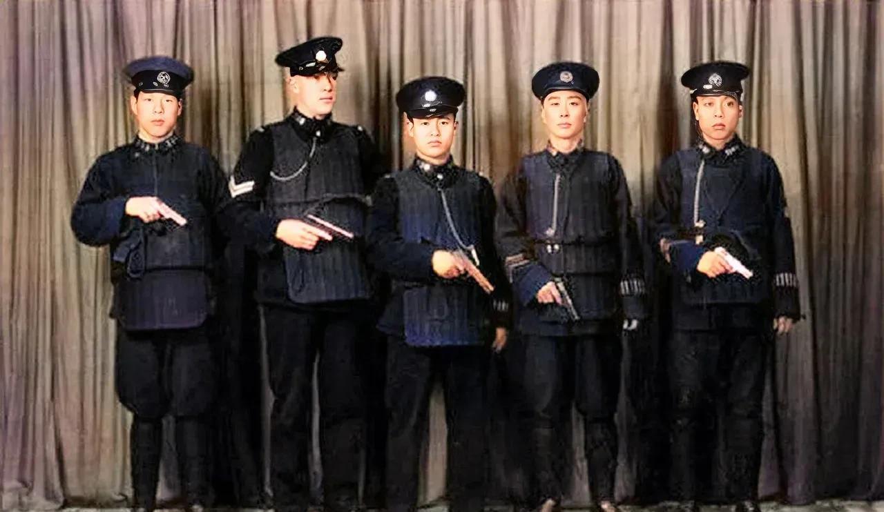 这是哪一年的香港警察？
这里应该只有1911和1903，没有1900