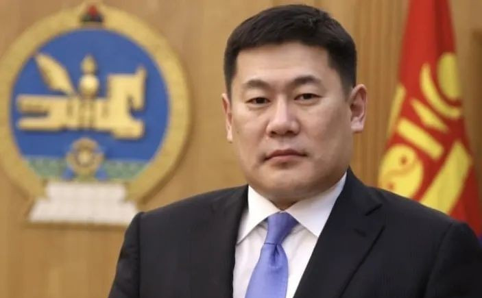 蒙古国总理下台了











天哪，谁能想到，蒙古国总理奥云额尔登竟然