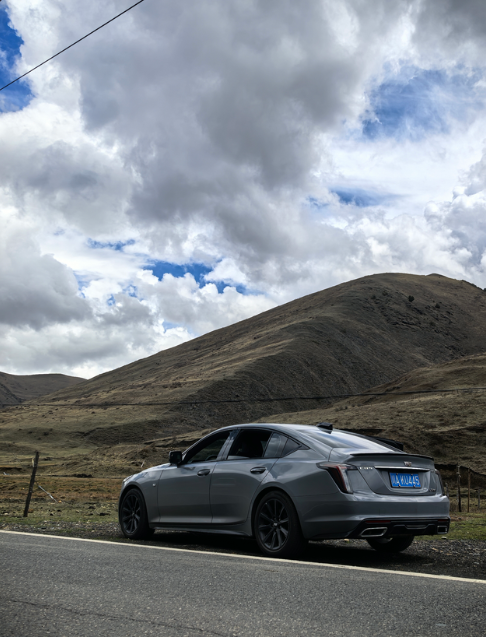 分享CT5真实用车后的优缺点
1️⃣动力方面：2.0T发动机搭配10AT的变速箱