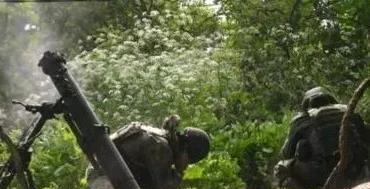 俄军在苏梅方向进攻受阻，被乌军反推，目前都在大规模的增兵使双方精锐尽出。
近期苏