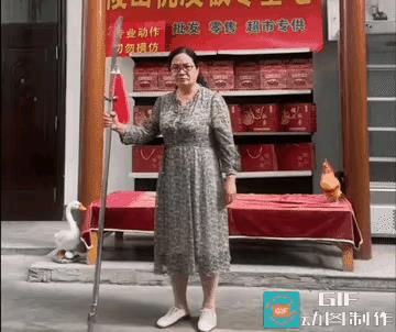 有谁懂武术的，品评一下这位女士耍的这套刀法的实战性有多高？反正我看她要是真轮起大