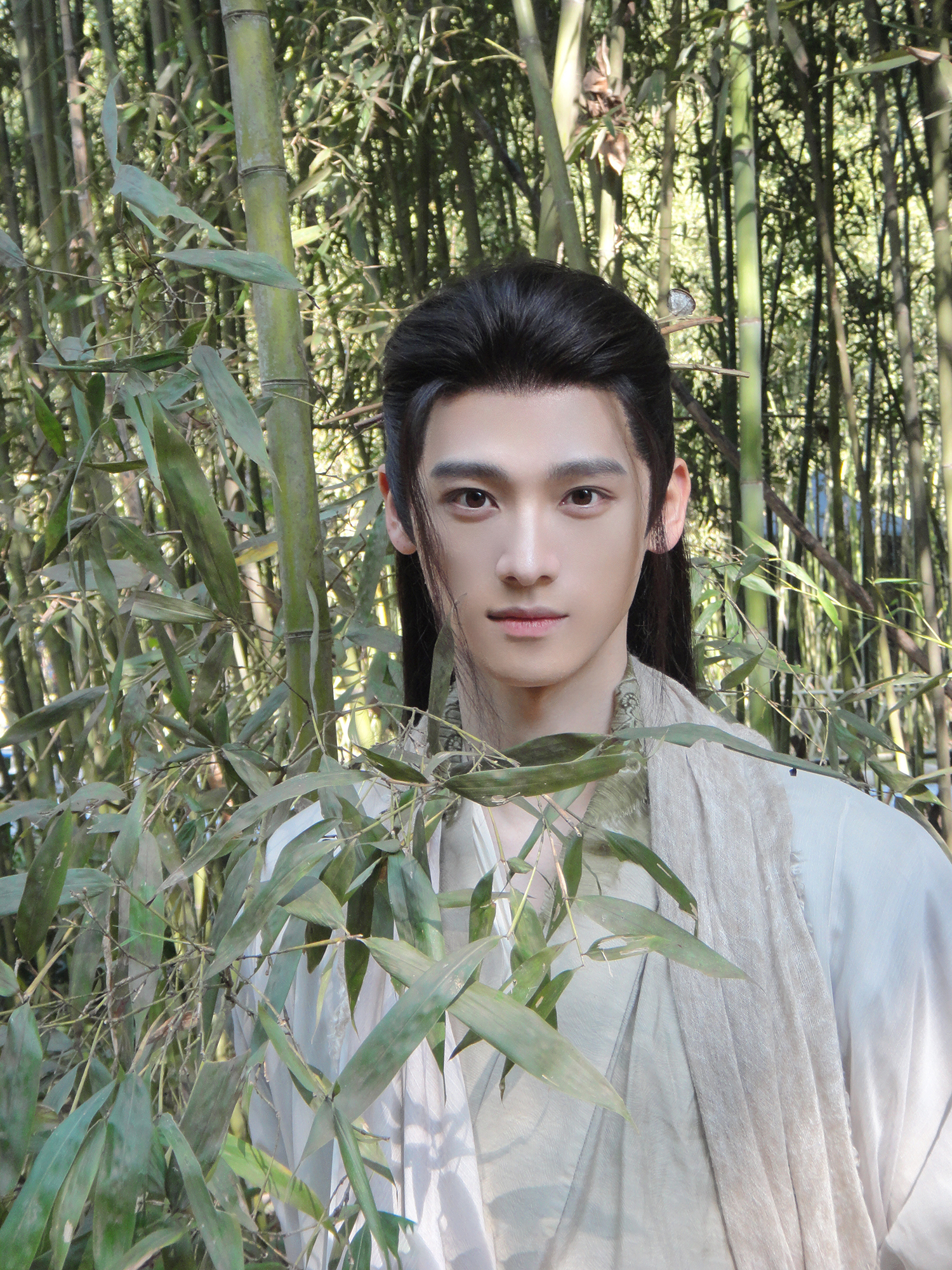 95后演员全伊伦的上升速度，好快啊。
《九重紫》《白月梵星》之后，全伊伦凭借俊美