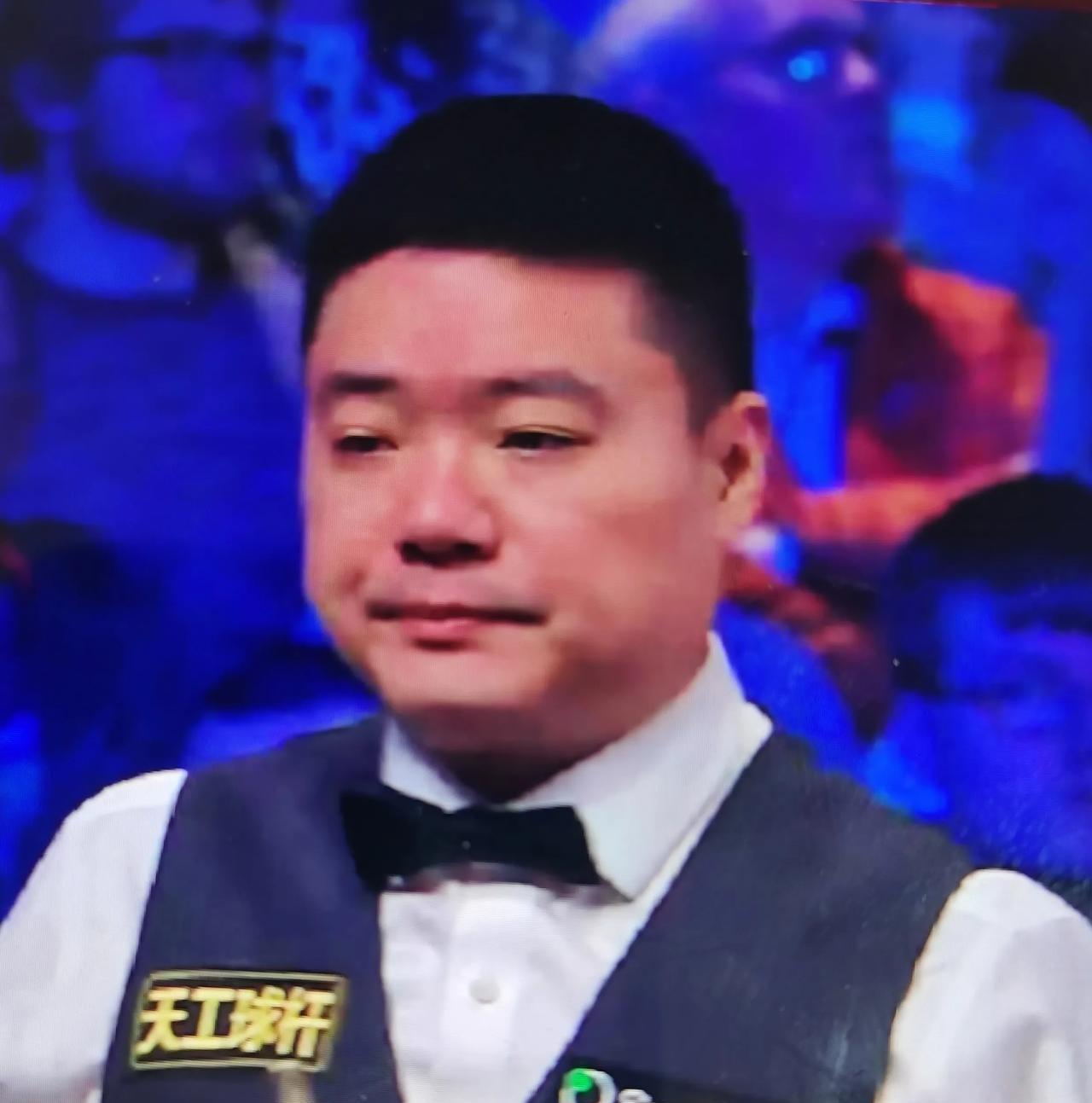 大胜世冠！在今天凌晨刚刚结束的斯诺克巡回锦标赛四分之一决赛中，38岁世界排名第九