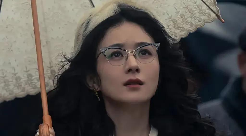 杨幂、赵丽颖主演的《酱园弄》，时隔多年再同框，一个成了收视女王，一个成了顶流。两
