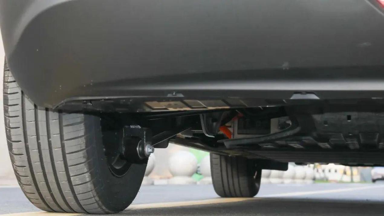 卷的太狠！6.98万起，空间不输SUV，续航410km，月销28146辆