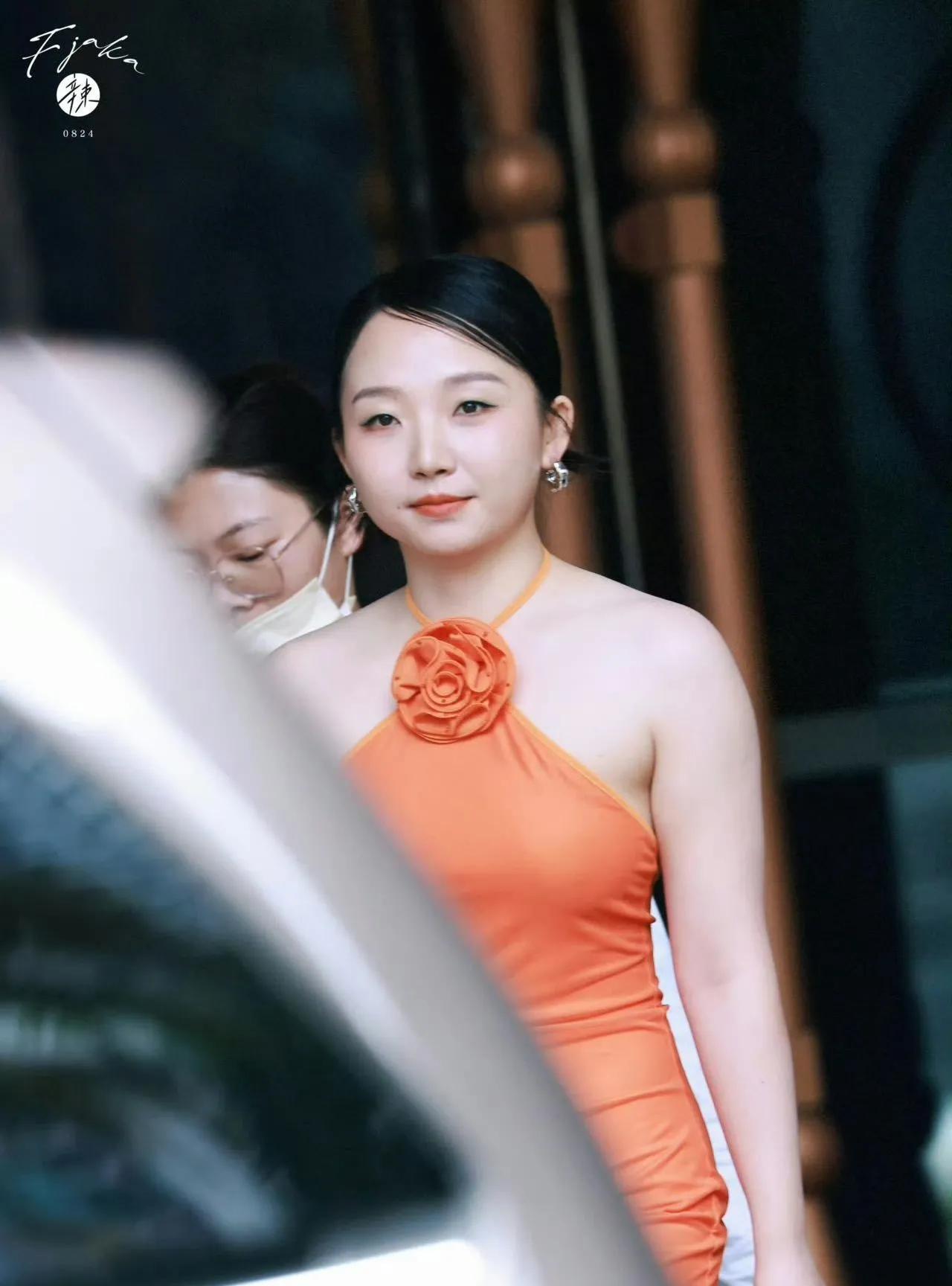 天呐刷到这组浪姐路透一整个被惊艳。不是。李嘉琦什么时候瘦了这么多啊