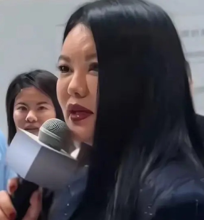 李湘能有如今的身材，

不是她不减肥，也不是她生活放纵，而是李湘是一个美食老