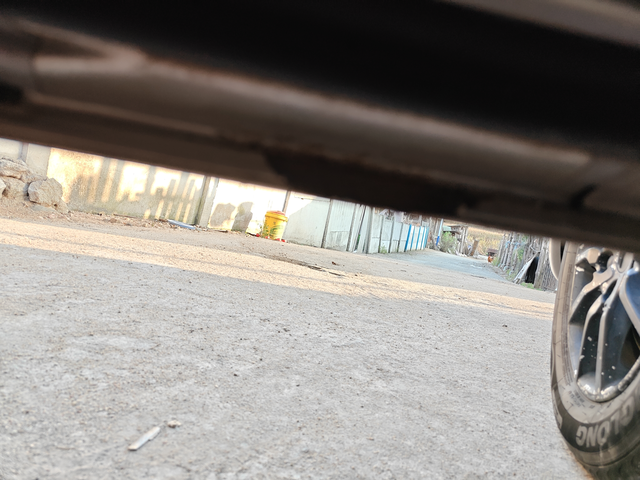 吉利帝豪门底生锈
五年的车前边两个门都烂了锈的，不知道是排水问题还是防锈问题，太