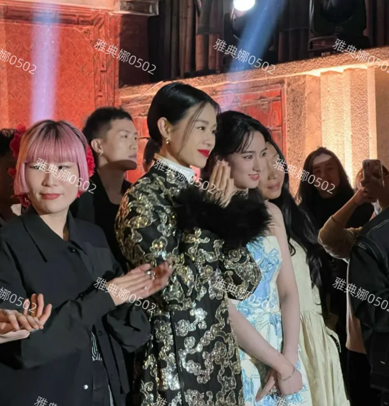 泉州梧林见到胡杏儿徐帆，胡杏儿本人又瘦又高，不愧是港姐出身气质特别好，本人比电视