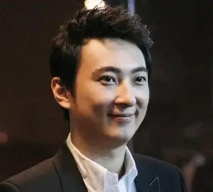 王思聪想起当年怼刘强东的话,后悔不？
这几天，王健林又开始了清仓大甩卖，一口气又