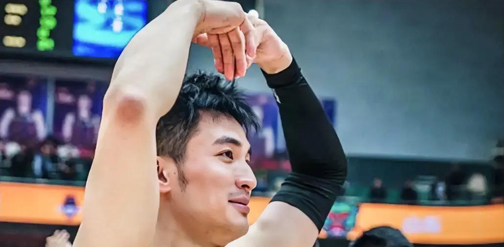 山东116-79大胜新疆，赛后听听各地专家怎么说，刘炜赶紧下课！
山东随着于德豪