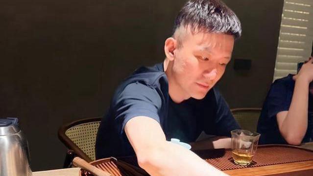 年仅39岁！揭阳富豪陈伟杰离世，生前习惯熬夜、饮酒兼服胃药