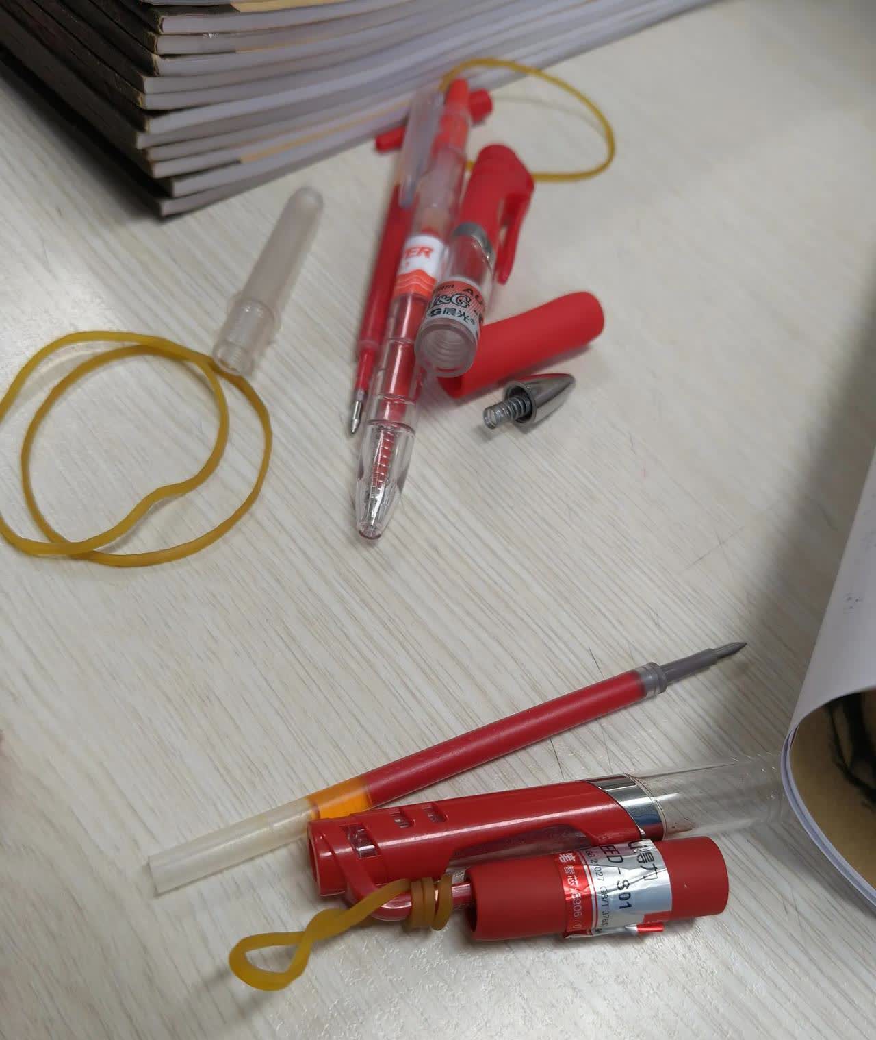 建议班主任马上彻查此事，这个一定要提高警惕，伤人事件可大可小。[酷拽][酷拽][