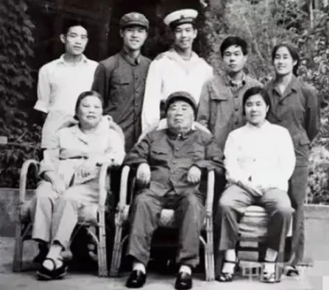 在中国革命史上，朱德元帅是一位令人敬仰的革命家。他不仅是杰出的军事家，更是一位平
