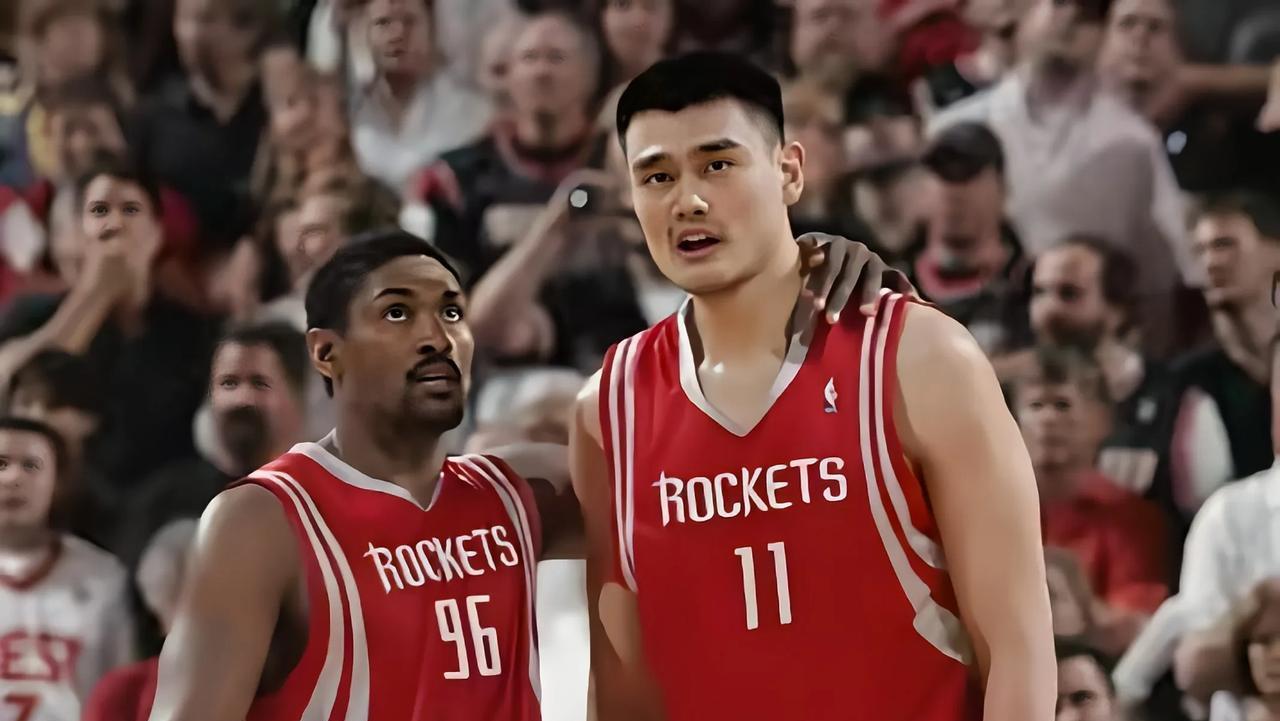 中国球队何时能排出首发五人组全是NBA现役球员！
中国球员历史登陆NBA的球员都