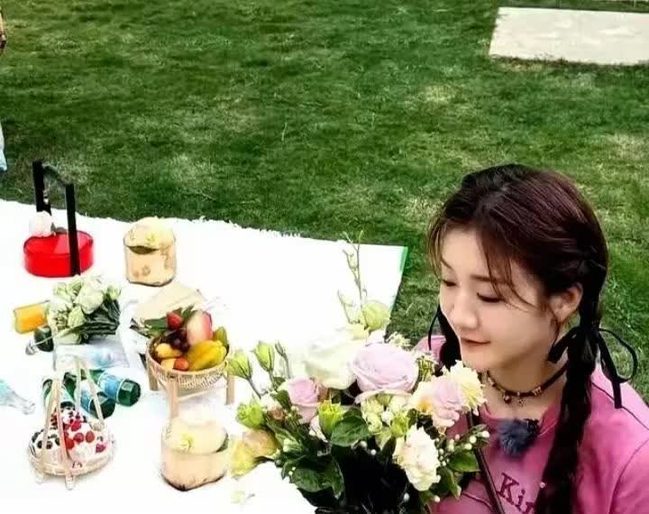 陈梦回应400亿传闻！陈梦表示前一天大家还在说她十多亿后，一天后飙升至400亿，