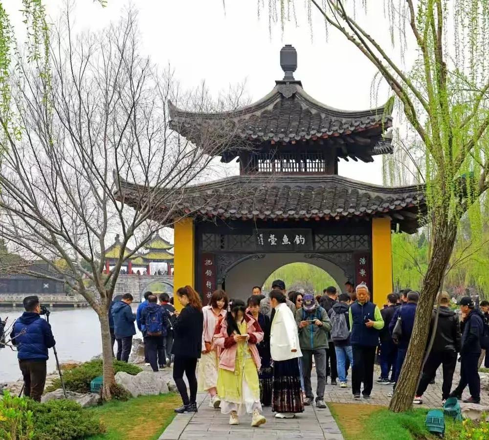 应县人都会做买卖，怀仁人不会。
祖籍怀仁，姥姥是应县的，感受非常强烈。
应县孩子