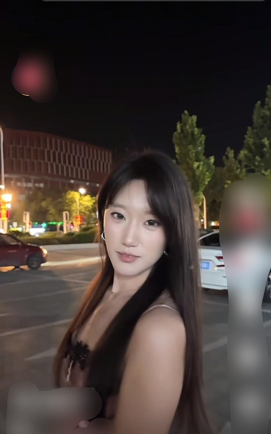 “女大十八变，越变越好看”，这话真是一点儿没错。农哥的大女儿苗苗，如今出落成一个