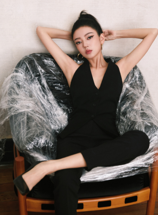 何瑞贤的黑色穿搭酷美风穿搭，超可以的，不错！