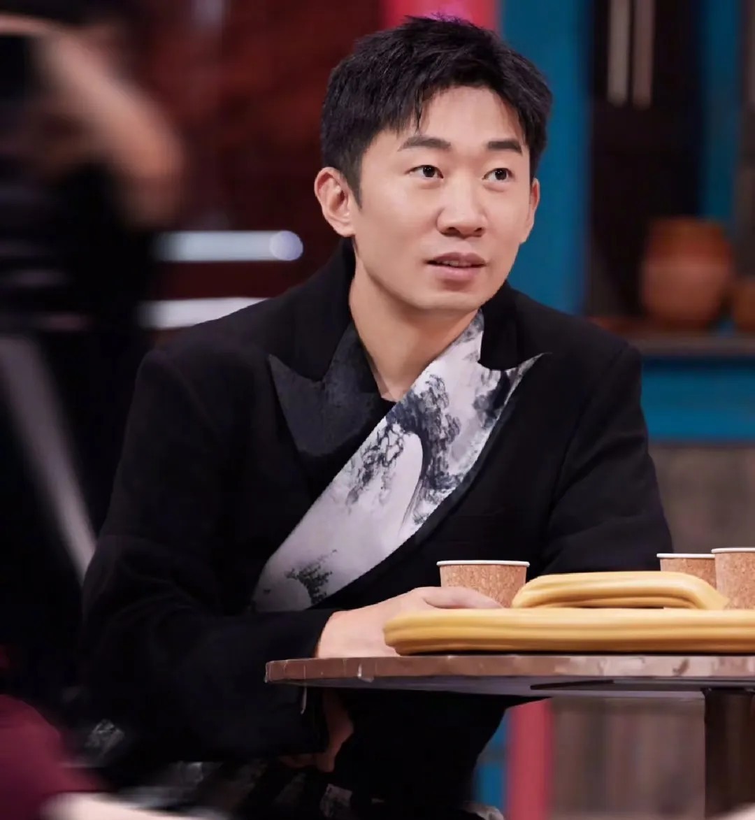 我突然发现，
杨迪可能因为过于幽默，
大家都忽略了，他其实是很有智慧的一个人。
