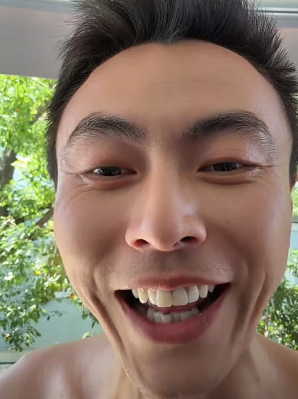 上海海港知名球迷邱少表示，现在的上海申花一定非常着急，因为他们已经30年没有拿到