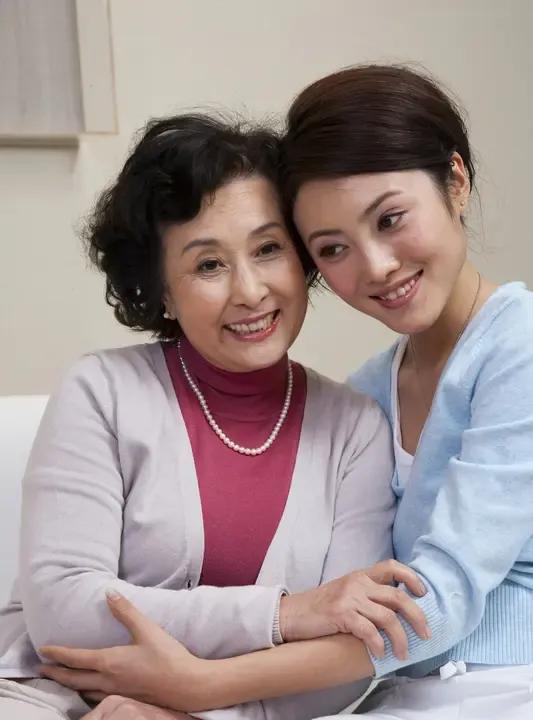 我见过一个已经60多岁的“渣女”，丈夫不仅不嫌弃，反而一辈子把她当个宝宠上天。
