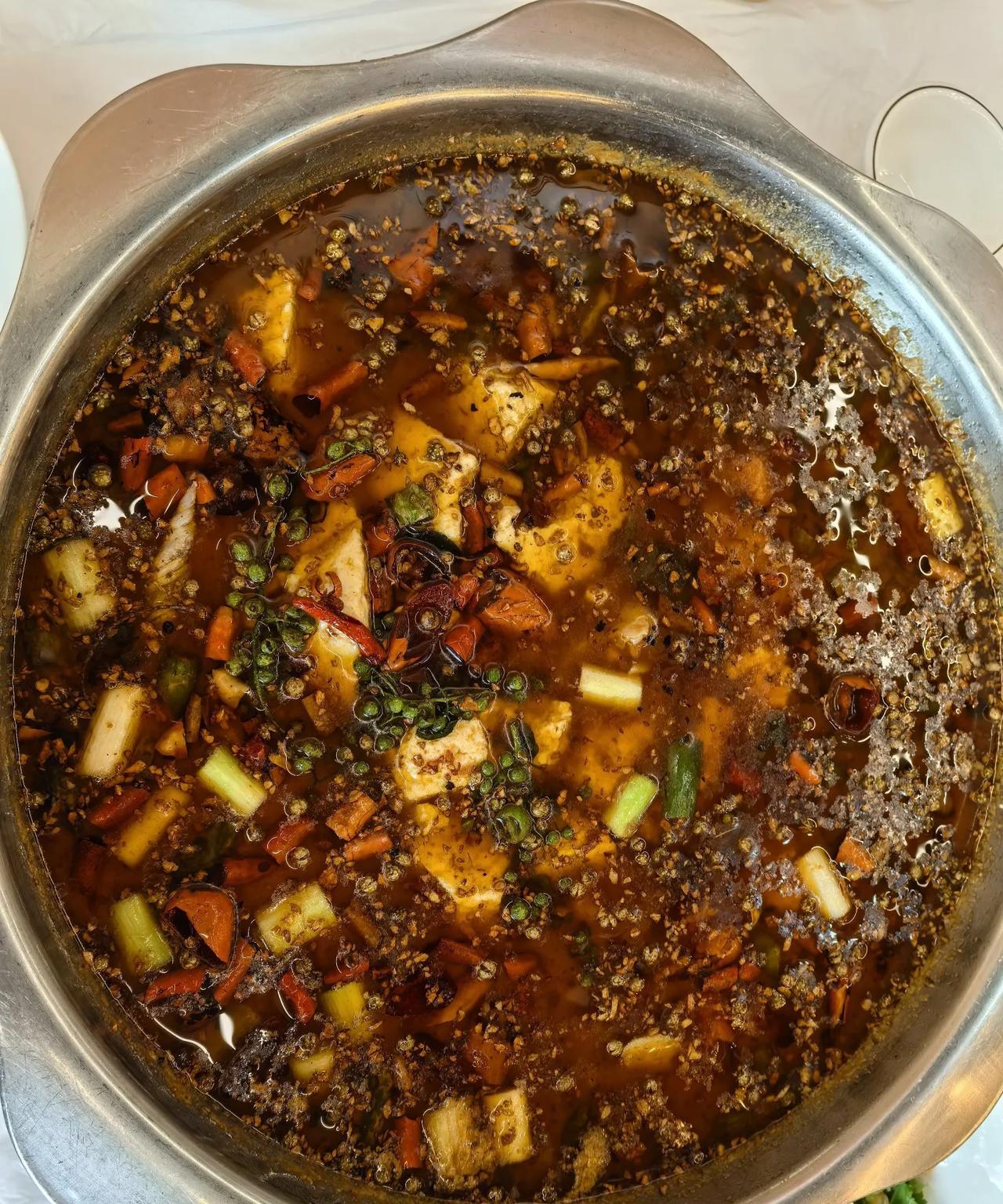 这是我吃了十多年的店，以做黑龙潭花鲢出名。
当年，我在天府软件园上班，家也在附近