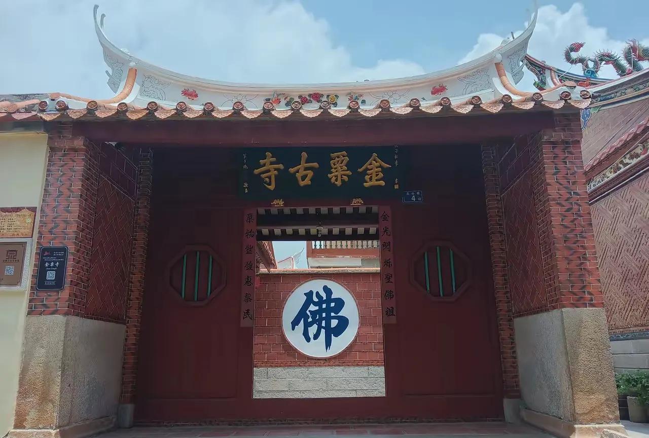 # 佛山和泉州可都是GDP破万亿的城市，而且民营企业都特别发达。走在这两座城市里