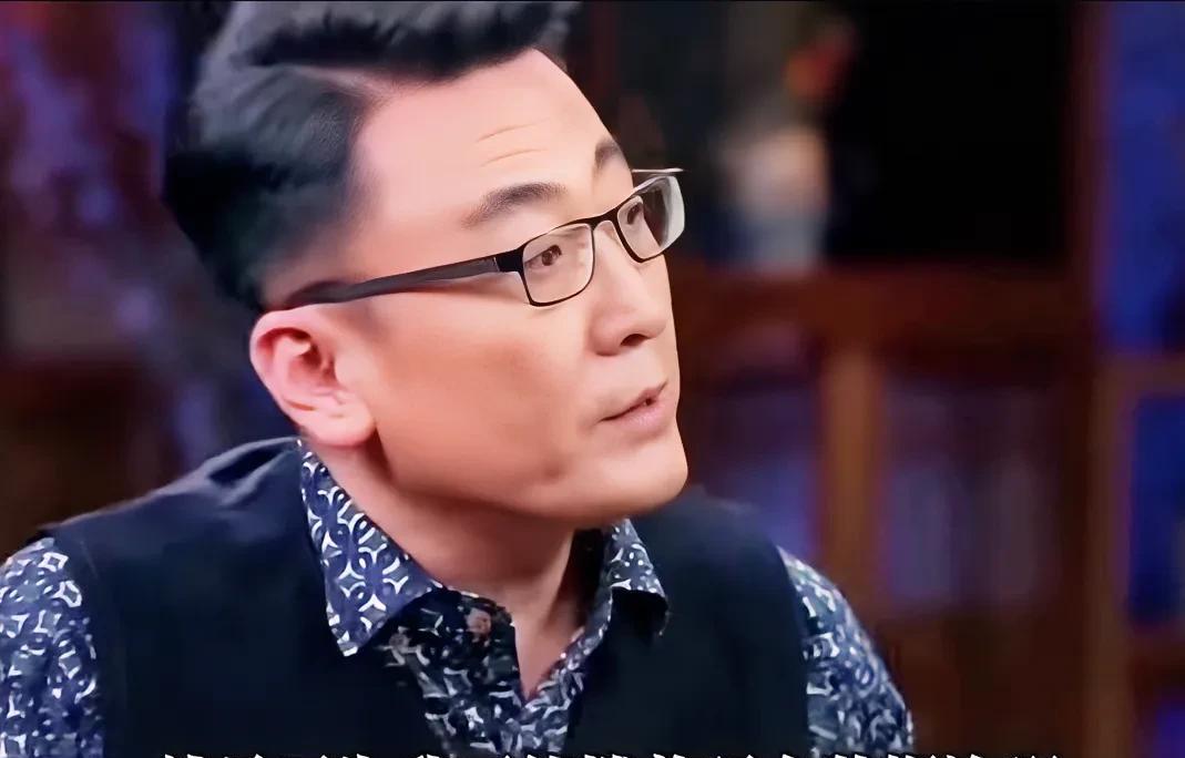 主持人问窦文涛：“您分手了还会和对方做朋友吗？”
窦文涛回答：“分手了我们就不会