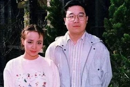 那天，倪萍给宋丹丹打电话:“丹妹子，干嘛呢？我想你了”，正遭遇离婚痛苦的宋丹丹脱