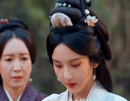 《折腰》

蛮蛮是没能借到兵

但她想到了一个好主意，是一群小孩在玩的游戏启发了