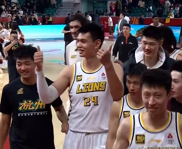 绰号大魔头的许钟豪，球迷也爱称他为老侠客，他的球风取决于对手的态度。

许钟