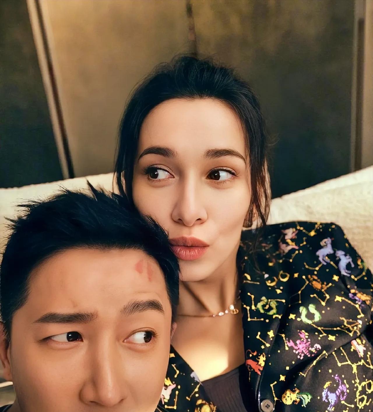 韩庚和卢靖姗在节目里
提起“分房睡”这个相处之道，
给所有的夫妻提了个醒，婚姻呢