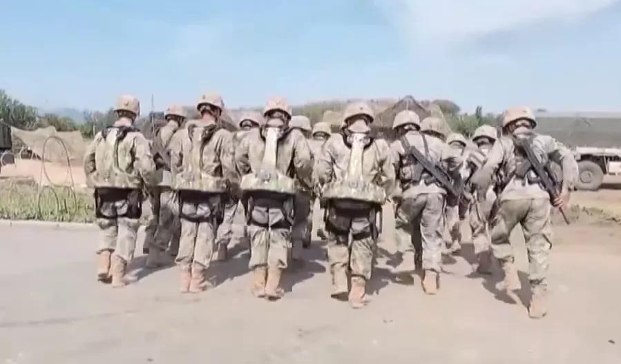 联勤部队的外骨骼单兵配发似乎是已成常态，相信距离大规模部署装备已经箭在弦上。
画