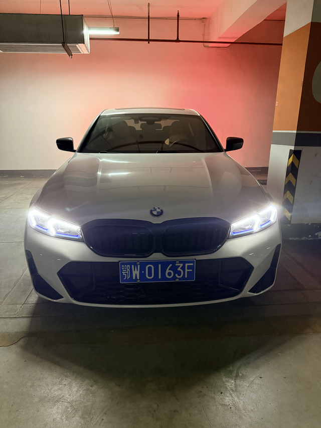 宝马3系的快乐
蓝莓大灯是真不错呀