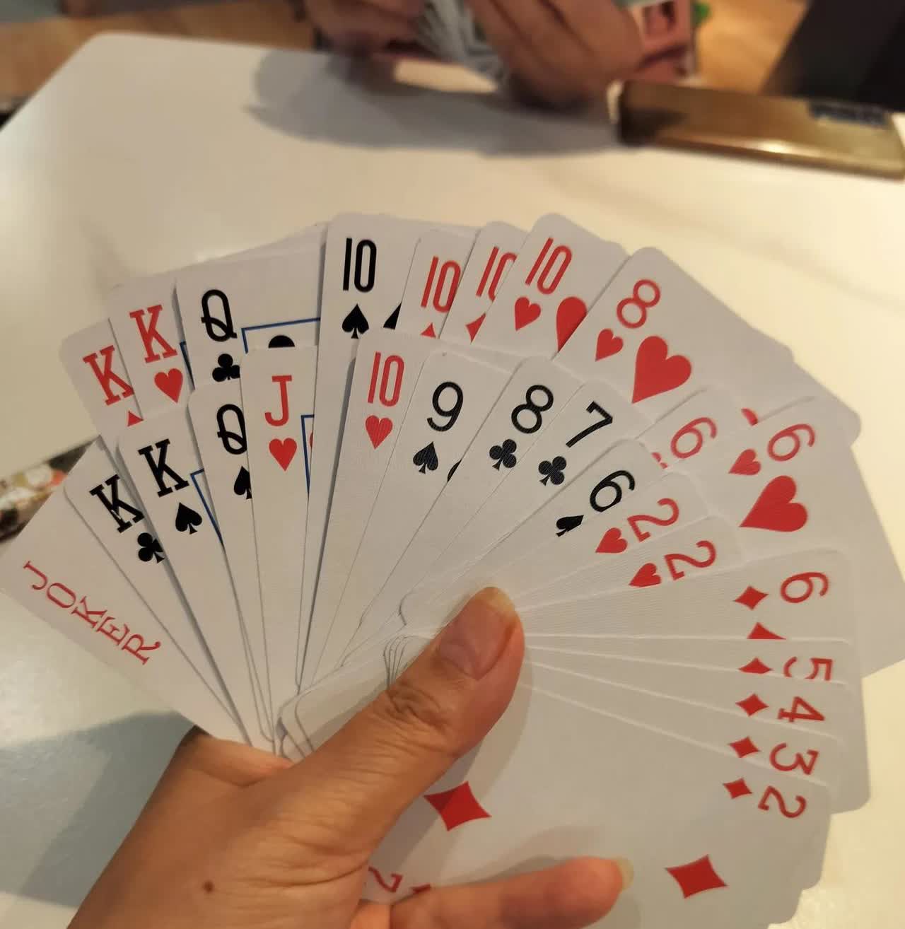 掼蛋 打A
我是上游，对方进贡大王
我还一张红4
我有三火
却没有A
