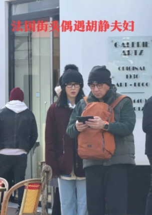 朱总裁不愧是从小被“流放”到欧洲的留子，背包的方式非常正确！以方媛为例，不管你是