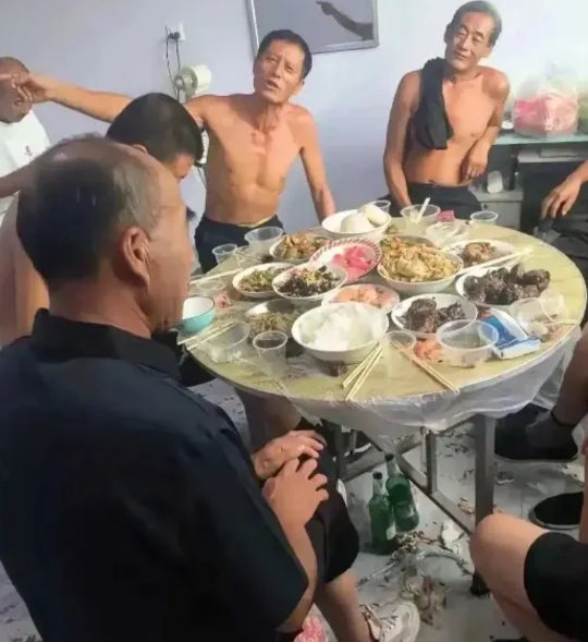 喝了点马尿就上天了！！！