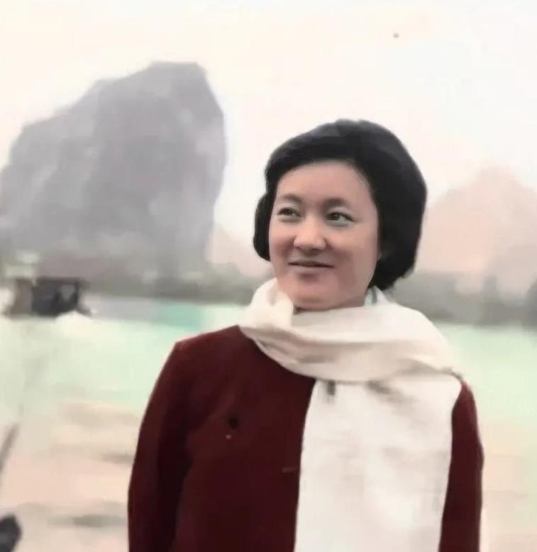 章含之女士，著名的外交家，
国色天香，
毛主席晚年的英文老师！