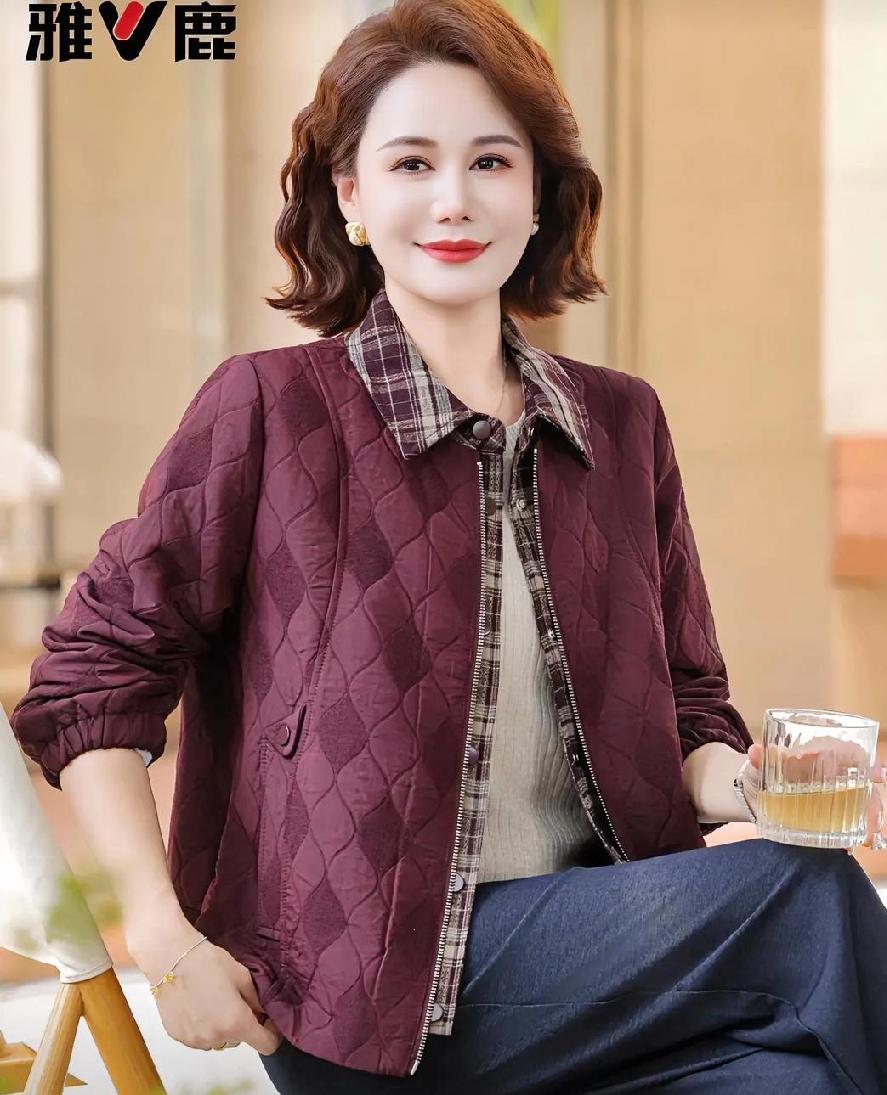 只要哪个衣服成了爆款，铺天盖地都是仿版。
网上标价168元。
我在实体店买的10
