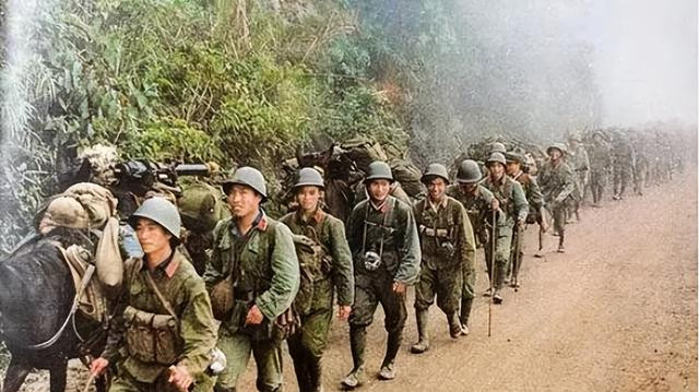 越军阵亡军官日记：加农炮隔200米就开火，中国人竟把大炮当机枪
