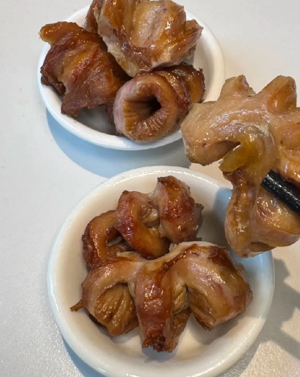 这个是福建的什么美食？
脆脆的
有点像肠子
有人知道吗？
来个福建人解释一下