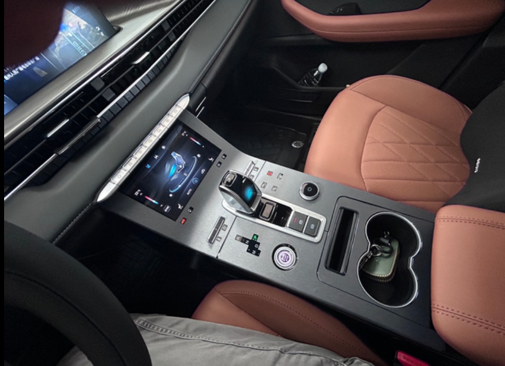 奇瑞这个真是受不了
中控右边的触摸按键用的真不舒服，低着头看着也不容易按，超车的