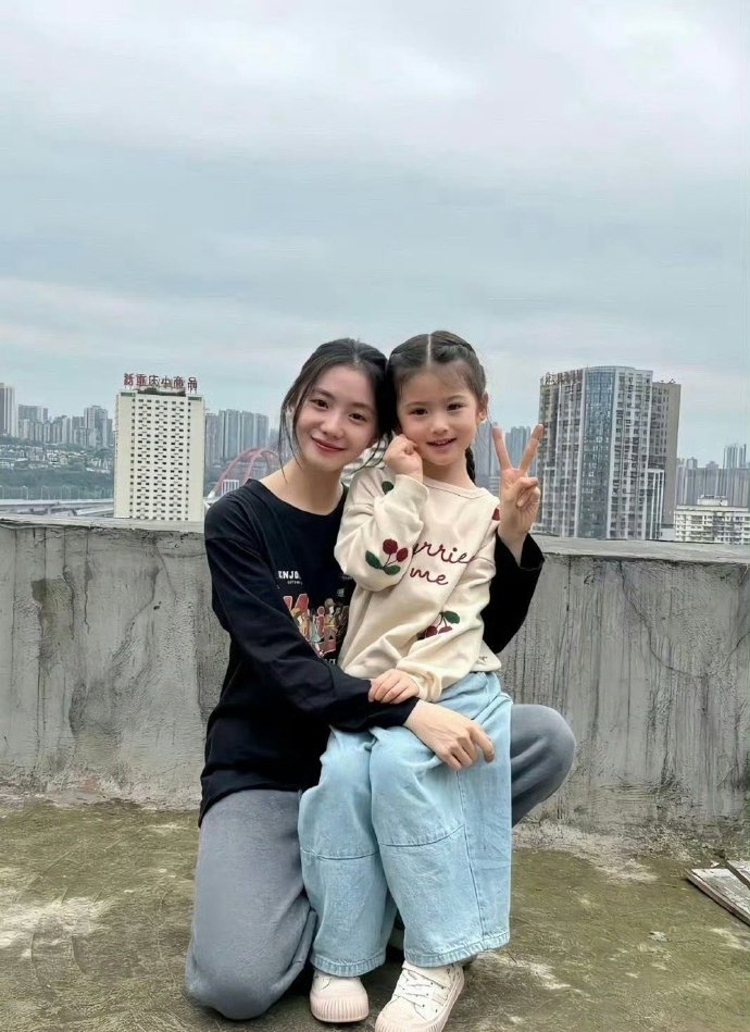 张导眼光真好，刘浩存的头好小！