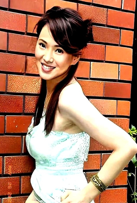 2008年，张宇提醒好朋友庾澄庆：“你老婆伊能静，最近有点诡异，你可要小心。”庾