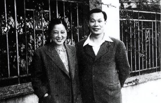 1969年，著名物理学家钱三强被下放到陕西农村，当他看到一个打扫厕所的女子时，忍