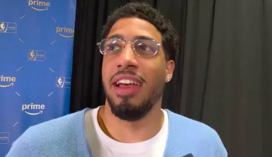 NBA杯小组赛，步行者对阵骑士的比赛正在进行中。
步行者球员泰瑞斯-哈利伯顿接受