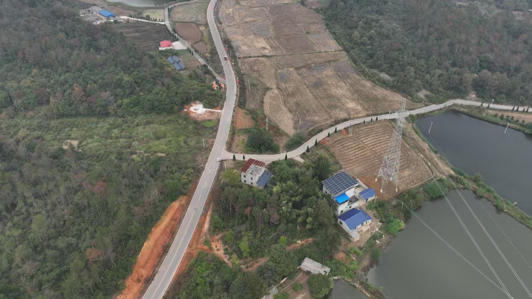 阳新“四好农村路”高质量发展片区三三公路段路面工程完工